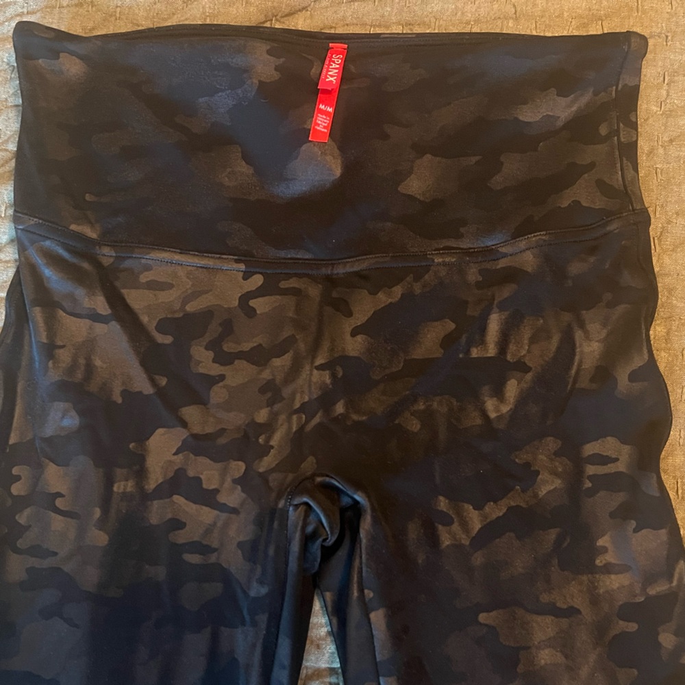 SPANX Black Camo Leggings Size Medium